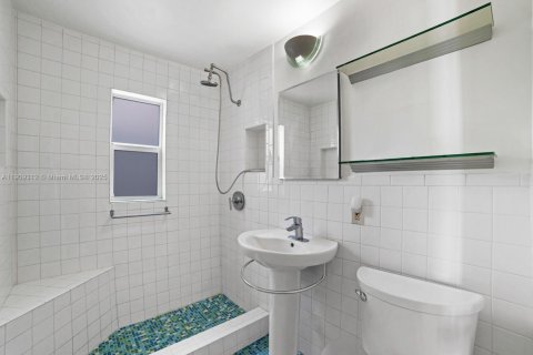 Casa en venta en Miami Beach, Florida, 4 dormitorios, 273.23 m2 № 1965137 - foto 8