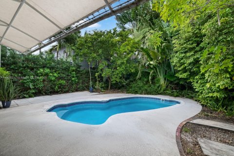 Casa en venta en Miami Beach, Florida, 4 dormitorios, 273.23 m2 № 1965137 - foto 28