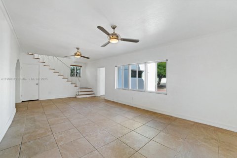 Casa en venta en Miami Beach, Florida, 4 dormitorios, 273.23 m2 № 1965137 - foto 12