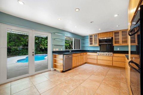 Casa en venta en Miami Beach, Florida, 4 dormitorios, 273.23 m2 № 1965137 - foto 4