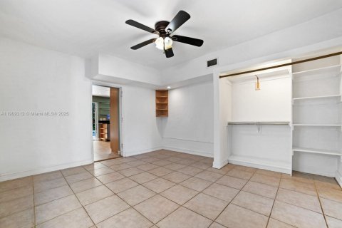 Casa en venta en Miami Beach, Florida, 4 dormitorios, 273.23 m2 № 1965137 - foto 7