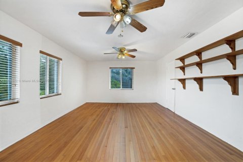Casa en venta en Miami Beach, Florida, 4 dormitorios, 273.23 m2 № 1965137 - foto 17