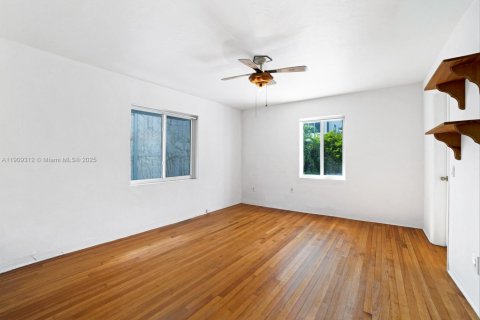 Casa en venta en Miami Beach, Florida, 4 dormitorios, 273.23 m2 № 1965137 - foto 22