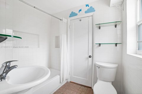 Casa en venta en Miami Beach, Florida, 4 dormitorios, 273.23 m2 № 1965137 - foto 20