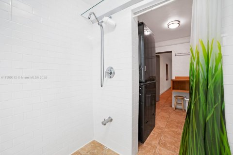 Casa en venta en Miami Beach, Florida, 4 dormitorios, 273.23 m2 № 1965137 - foto 25