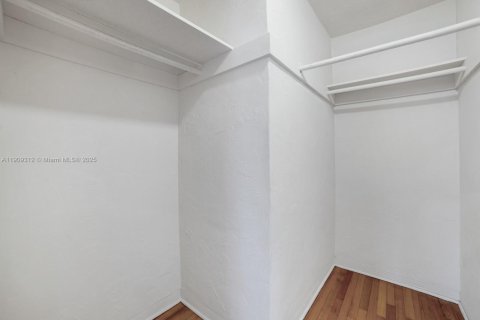 Casa en venta en Miami Beach, Florida, 4 dormitorios, 273.23 m2 № 1965137 - foto 16