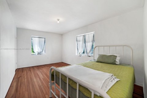 Casa en venta en Miami Beach, Florida, 4 dormitorios, 273.23 m2 № 1965137 - foto 19