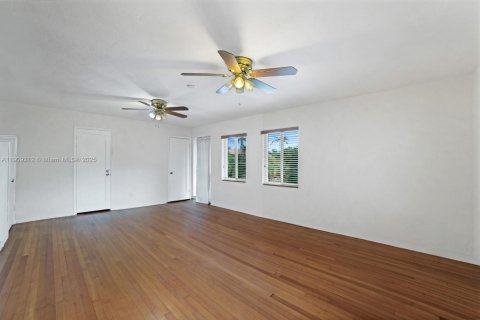 Casa en venta en Miami Beach, Florida, 4 dormitorios, 273.23 m2 № 1965137 - foto 14