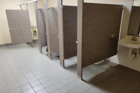 Immobilier commercial à louer à Bushnell, Floride: 7698.81 m2 № 1022516 - photo 5