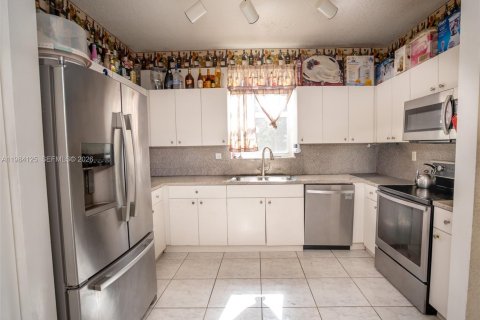 Villa ou maison à vendre à Miramar, Floride: 3 chambres, 189.24 m2 № 2044882 - photo 7