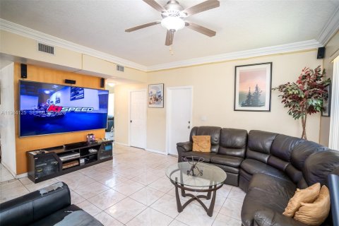 Villa ou maison à vendre à Miramar, Floride: 3 chambres, 189.24 m2 № 2044882 - photo 13