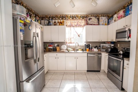 Villa ou maison à vendre à Miramar, Floride: 3 chambres, 189.24 m2 № 2044882 - photo 8