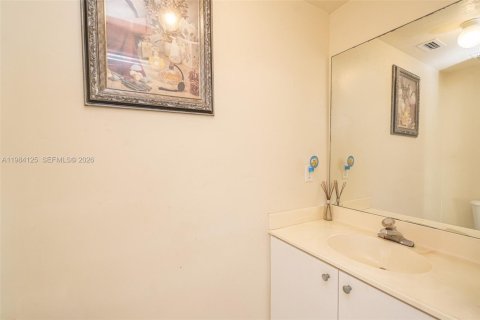 Villa ou maison à vendre à Miramar, Floride: 3 chambres, 189.24 m2 № 2044882 - photo 14