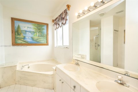 Villa ou maison à vendre à Miramar, Floride: 3 chambres, 189.24 m2 № 2044882 - photo 29