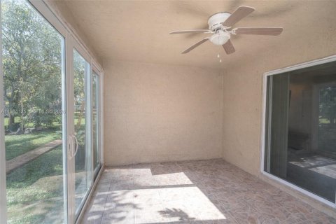 Villa ou maison à vendre à Miramar, Floride: 3 chambres, 189.24 m2 № 2044882 - photo 11