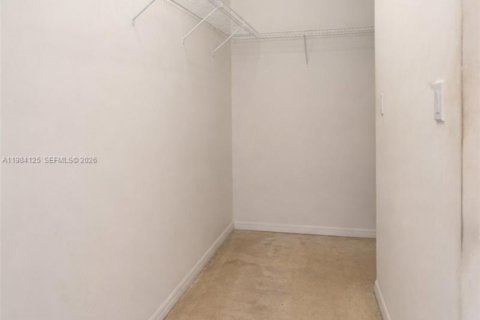 Villa ou maison à vendre à Miramar, Floride: 3 chambres, 189.24 m2 № 2044882 - photo 28