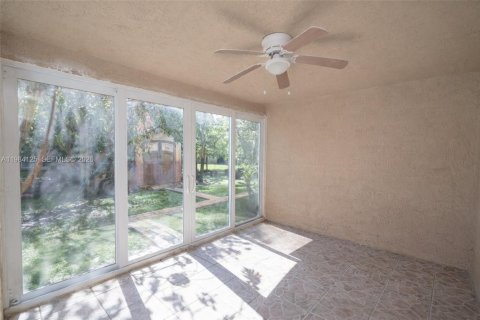 Villa ou maison à vendre à Miramar, Floride: 3 chambres, 189.24 m2 № 2044882 - photo 12