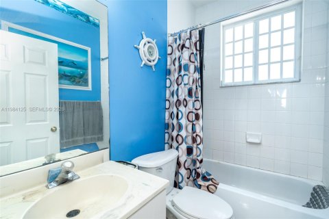 Villa ou maison à vendre à Miramar, Floride: 3 chambres, 189.24 m2 № 2044882 - photo 20