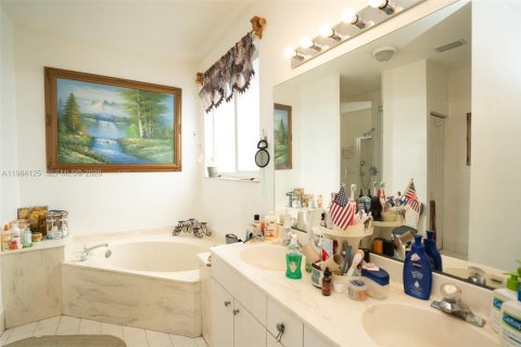 Villa ou maison à vendre à Miramar, Floride: 3 chambres, 189.24 m2 № 2044882 - photo 30