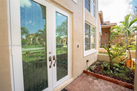 Villa ou maison à vendre à Miramar, Floride: 3 chambres, 189.24 m2 № 2044882 - photo 3