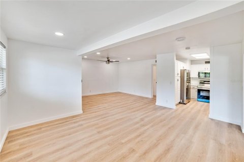 Villa ou maison à louer à Tampa, Floride: 3 chambres, 138.24 m2 № 2115188 - photo 3