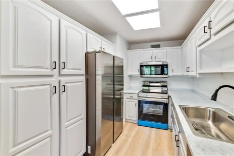 Villa ou maison à louer à Tampa, Floride: 3 chambres, 138.24 m2 № 2115188 - photo 9