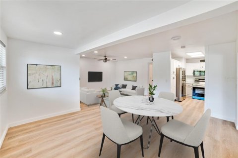 Villa ou maison à louer à Tampa, Floride: 3 chambres, 138.24 m2 № 2115188 - photo 2