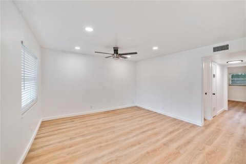 Villa ou maison à louer à Tampa, Floride: 3 chambres, 138.24 m2 № 2115188 - photo 4