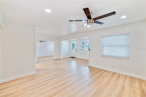 Villa ou maison à louer à Tampa, Floride: 3 chambres, 138.24 m2 № 2115188 - photo 5