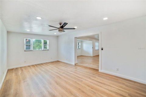 Villa ou maison à louer à Tampa, Floride: 3 chambres, 138.24 m2 № 2115188 - photo 12