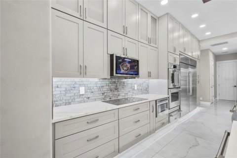 House in Windermere, Florida 7 bedrooms, 654.22 sq.m. № 2424336 - photo 13