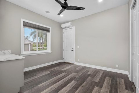 House in Windermere, Florida 7 bedrooms, 654.22 sq.m. № 2424336 - photo 15