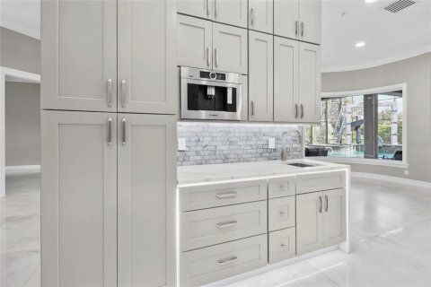 House in Windermere, Florida 7 bedrooms, 654.22 sq.m. № 2424336 - photo 11