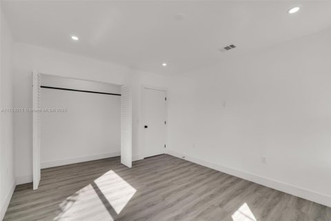 House in Hallandale Beach, Florida 3 bedrooms, 107.02 sq.m. № 1737803 - photo 20