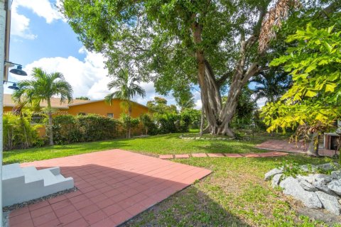 House in Hallandale Beach, Florida 3 bedrooms, 107.02 sq.m. № 1737803 - photo 22