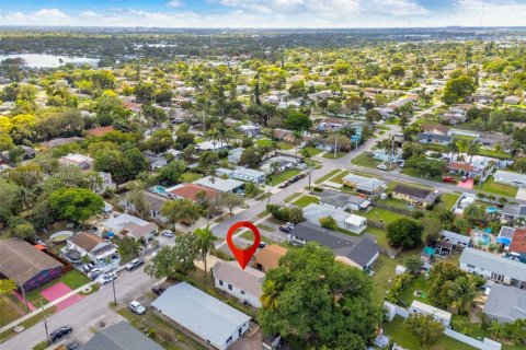 House in Hallandale Beach, Florida 3 bedrooms, 107.02 sq.m. № 1737803 - photo 27