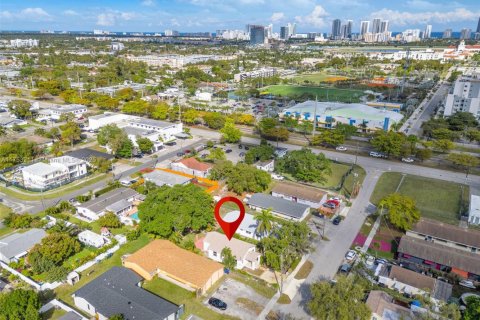 House in Hallandale Beach, Florida 3 bedrooms, 107.02 sq.m. № 1737803 - photo 29