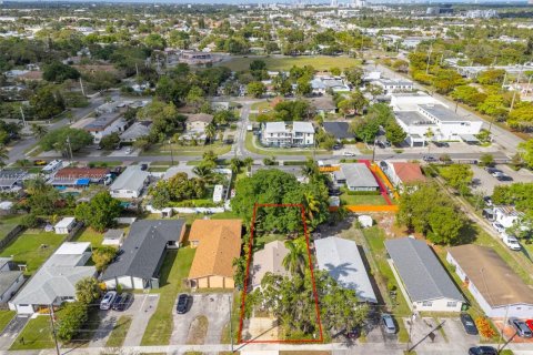 House in Hallandale Beach, Florida 3 bedrooms, 107.02 sq.m. № 1737803 - photo 25