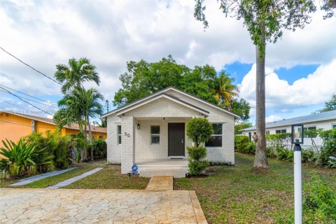 House in Hallandale Beach, Florida 3 bedrooms, 107.02 sq.m. № 1737803 - photo 2