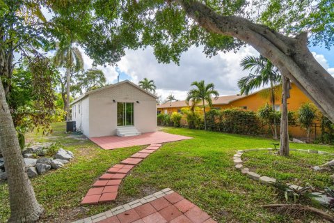 House in Hallandale Beach, Florida 3 bedrooms, 107.02 sq.m. № 1737803 - photo 24