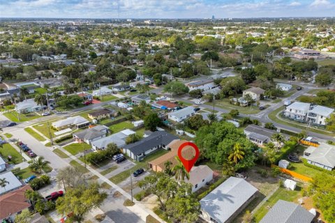 House in Hallandale Beach, Florida 3 bedrooms, 107.02 sq.m. № 1737803 - photo 26