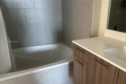 Copropriété à louer à Doral, Floride: 1 chambre, 68.56 m2 № 1932594 - photo 7