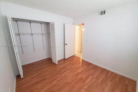 Купить кондоминиум в Пемброк-Пайнс, Флорида 2 спальни, 74.88м2, № 2045121 - фото 8