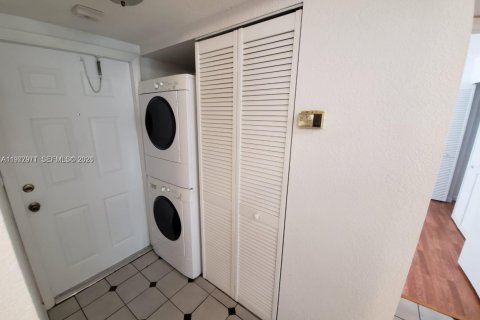 Купить кондоминиум в Пемброк-Пайнс, Флорида 2 спальни, 74.88м2, № 2045121 - фото 10