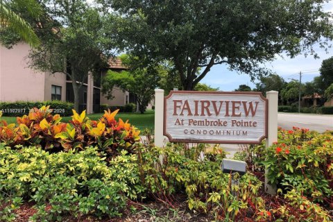 Купить кондоминиум в Пемброк-Пайнс, Флорида 2 спальни, 74.88м2, № 2045121 - фото 2