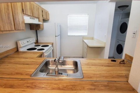 Купить кондоминиум в Пемброк-Пайнс, Флорида 2 спальни, 74.88м2, № 2045121 - фото 4