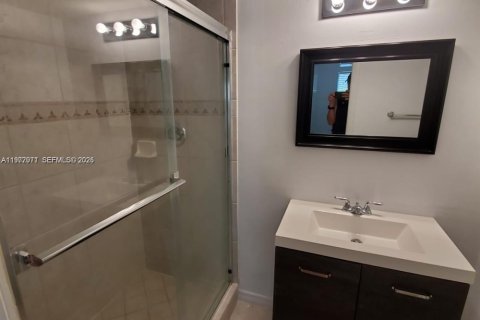 Купить кондоминиум в Пемброк-Пайнс, Флорида 2 спальни, 74.88м2, № 2045121 - фото 6