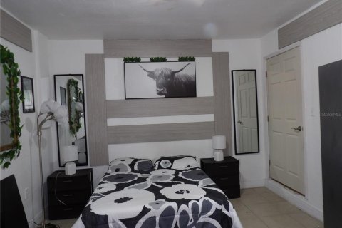 House in Tampa, Florida 7 bedrooms, 247.4 sq.m. № 2200560 - photo 15