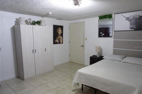 House in Tampa, Florida 7 bedrooms, 247.4 sq.m. № 2200560 - photo 12