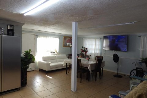 House in Tampa, Florida 7 bedrooms, 247.4 sq.m. № 2200560 - photo 11